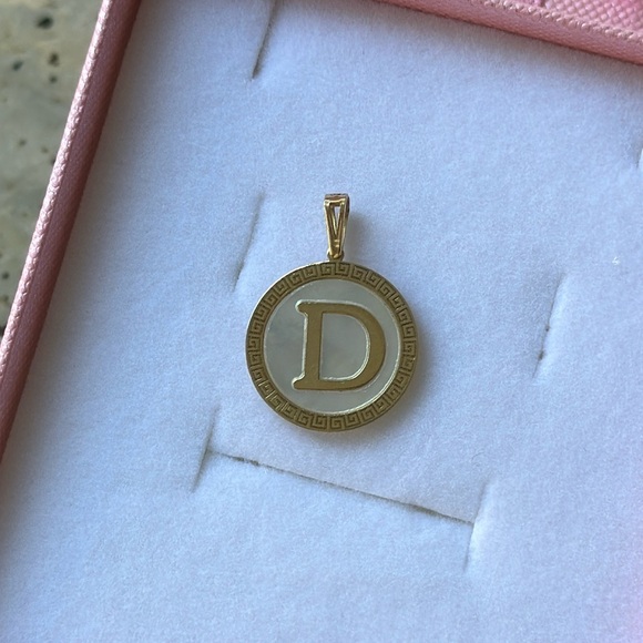 Dubai 18k Real Gold Letter D Pendant - Picture 2 of 4